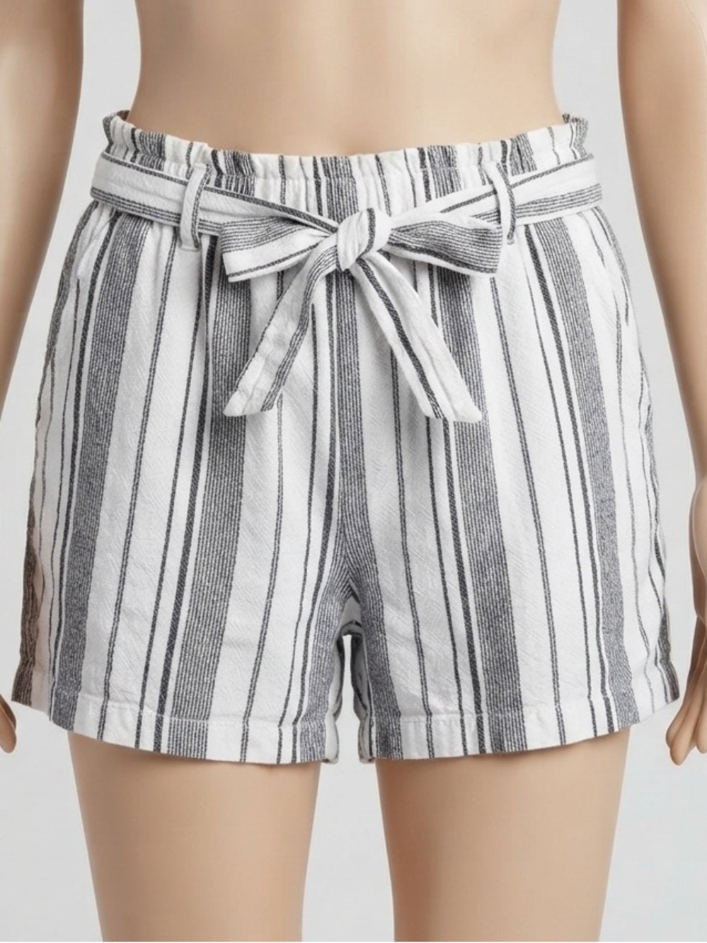 April Kiss Black & White Striped Tie-Waist Shorts Women’s XL